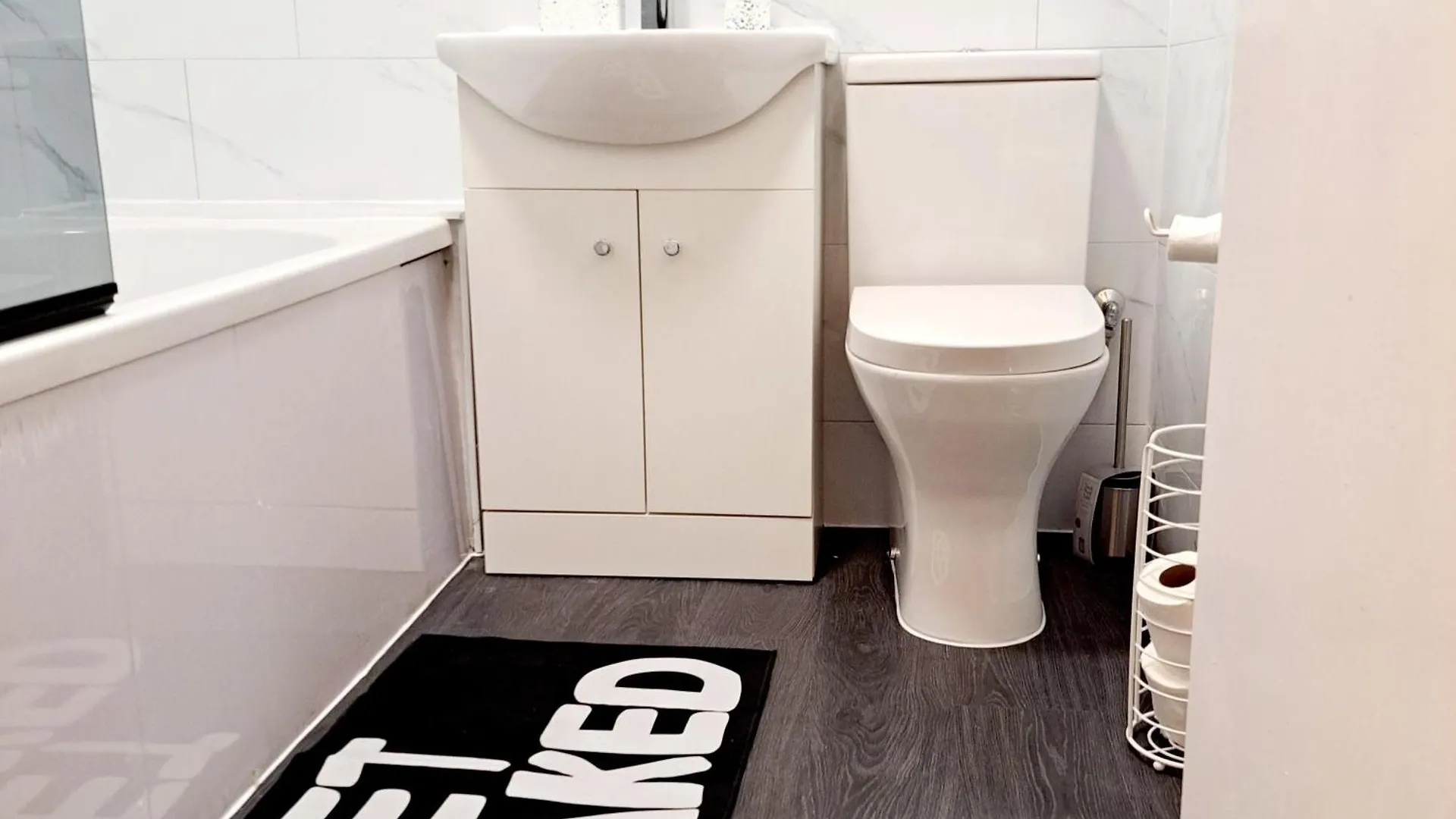2 Bedroom House In Leeds - Sleeps 5 Wifi Parking Λιντς