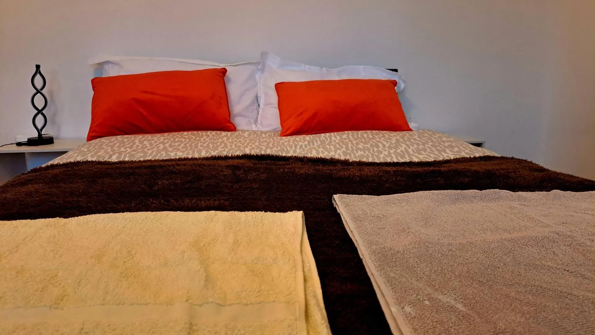 2 Bedroom House In Leeds - Sleeps 5 Wifi Parking Σπίτι διακοπών Λιντς