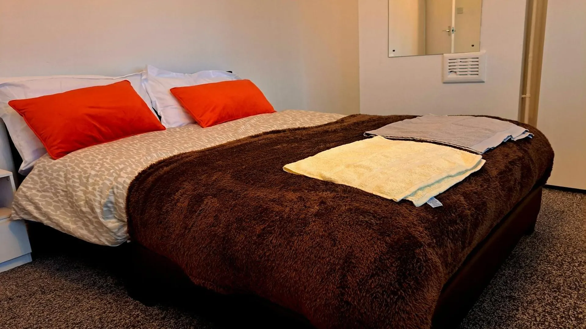 Σπίτι διακοπών 2 Bedroom House In Leeds - Sleeps 5 Wifi Parking Ηνωμένο Βασίλειο