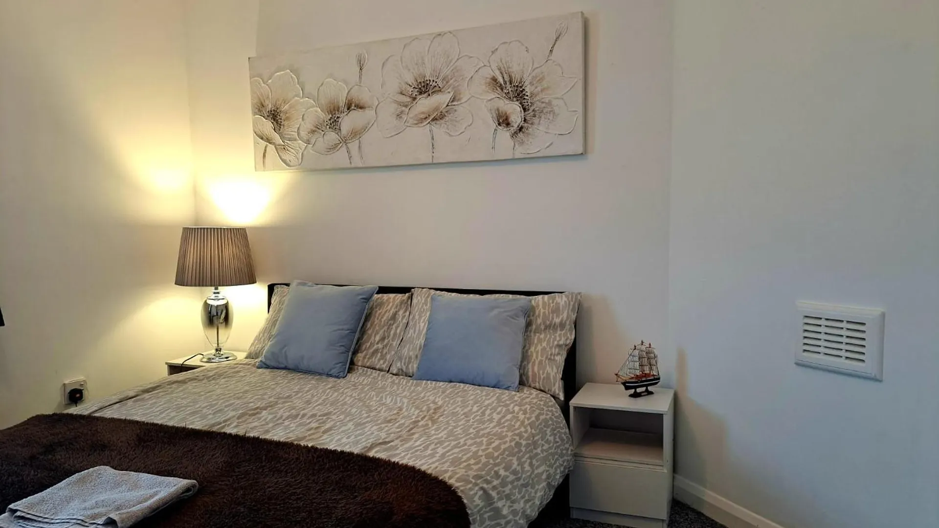Σπίτι διακοπών 2 Bedroom House In Leeds - Sleeps 5 Wifi Parking